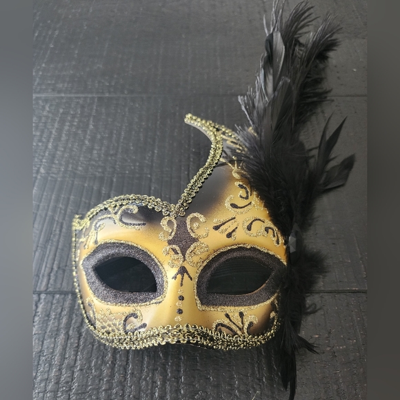Masquerade Mask Halloween black gold with Leather - Picture 2 of 2
